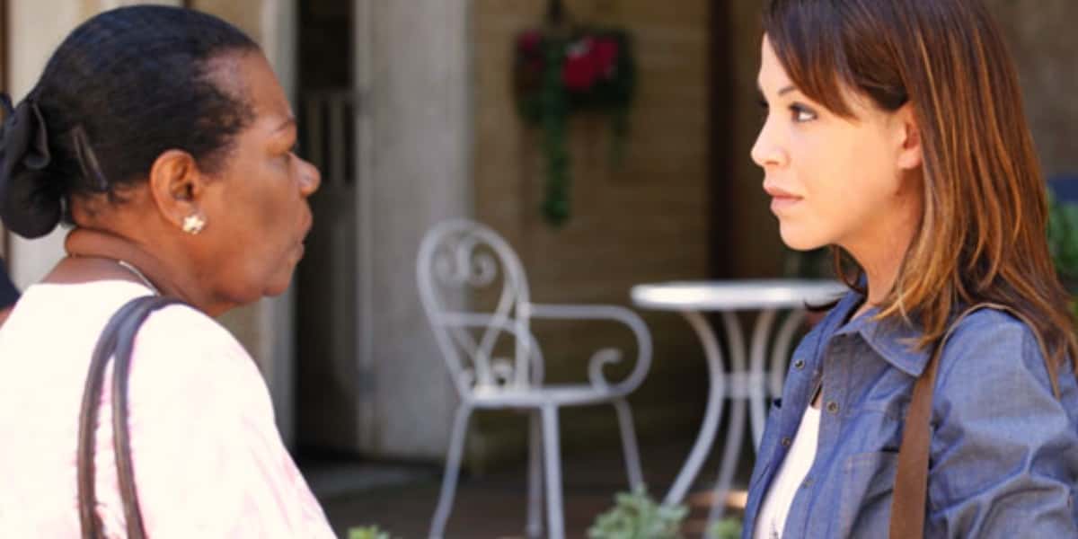 Lorena revela para Maria sobre a traição de Matias em A Vida da Gente (Foto: Reprodução/Globo)