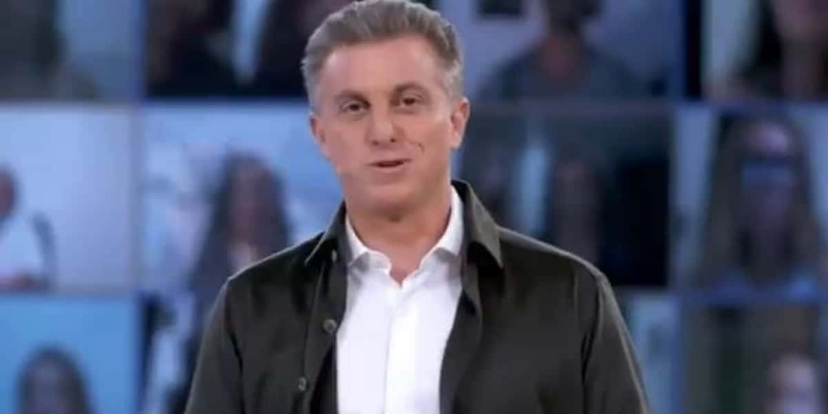 Luciano Huck na chamada do "Domingão com Huck" (Foto: Reprodução/Globo)