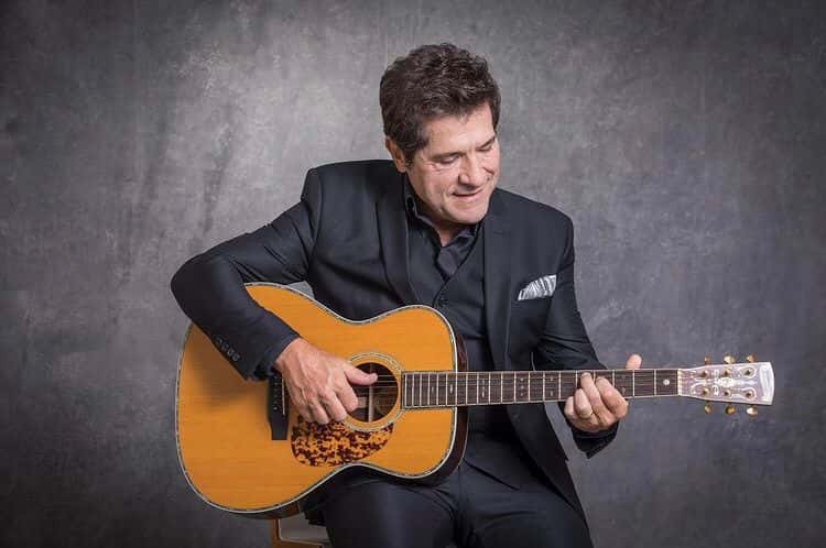 Cantor Daniel tocando violão (Foto: Reprodução Instagram)