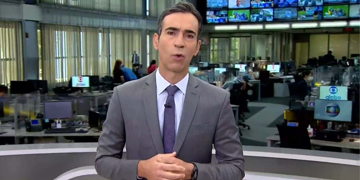 César Tralli na abertura do Jornal Hoje (Reprodução: Globo)
