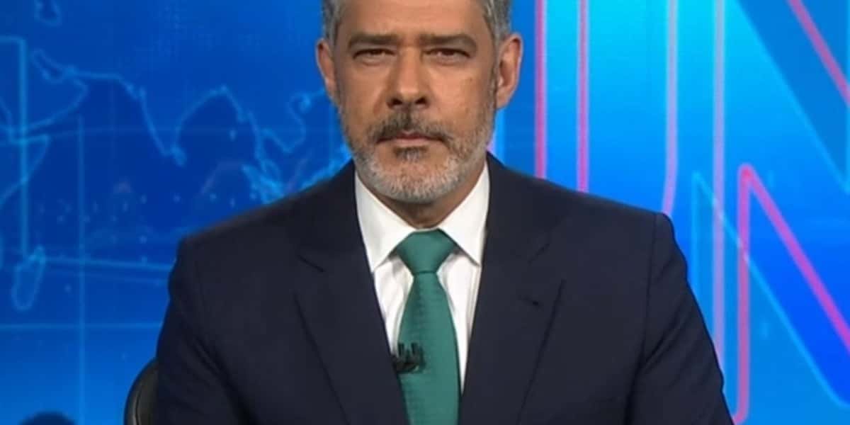 William Bonner começou o Jornal Nacional bastante revoltado com Bolsonaro (Foto: Reprodução)