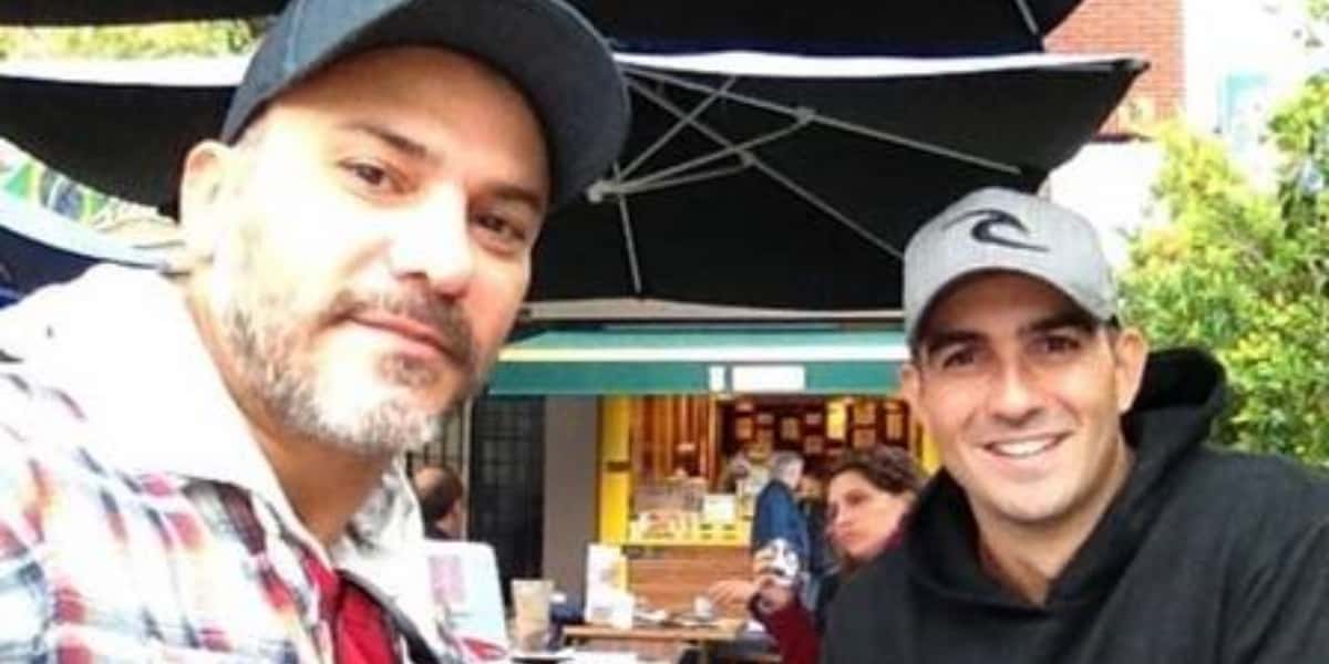 Leonardo Vieira junto com o seu namorado (Foto: Reprodução)