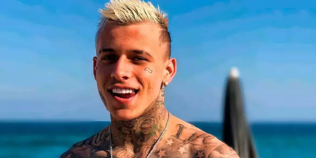 MC Pedrinho briga em cima do palco com homem que atacou fã (Foto: Divulgação)