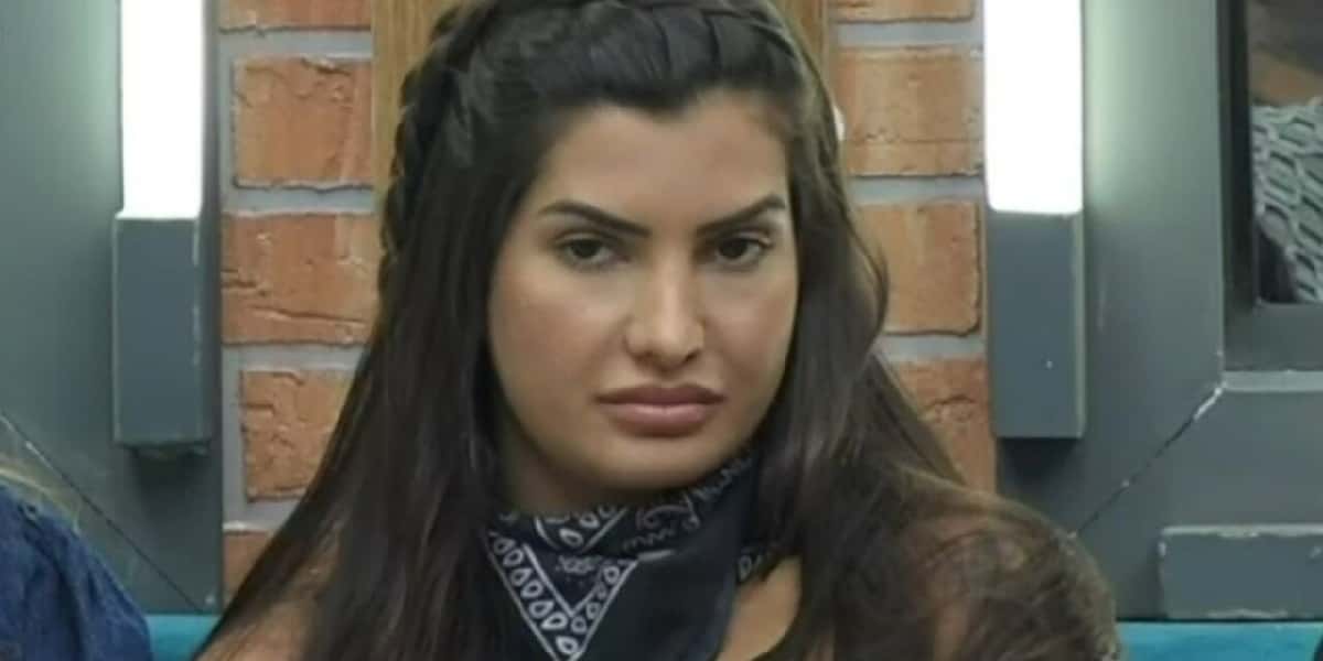 Marina se machuca no trato dos animais (Foto: Divulgação)