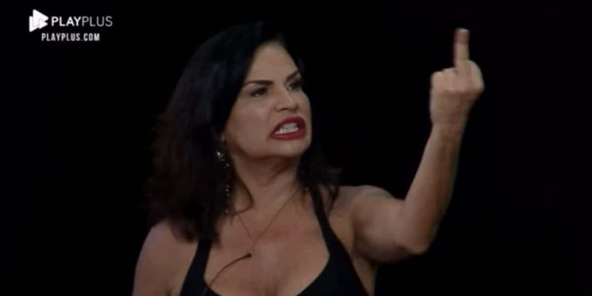 Solange Gomes admite ter medo de dormir perto de Dayane Mello após caso da faca (Foto: Reprodução)