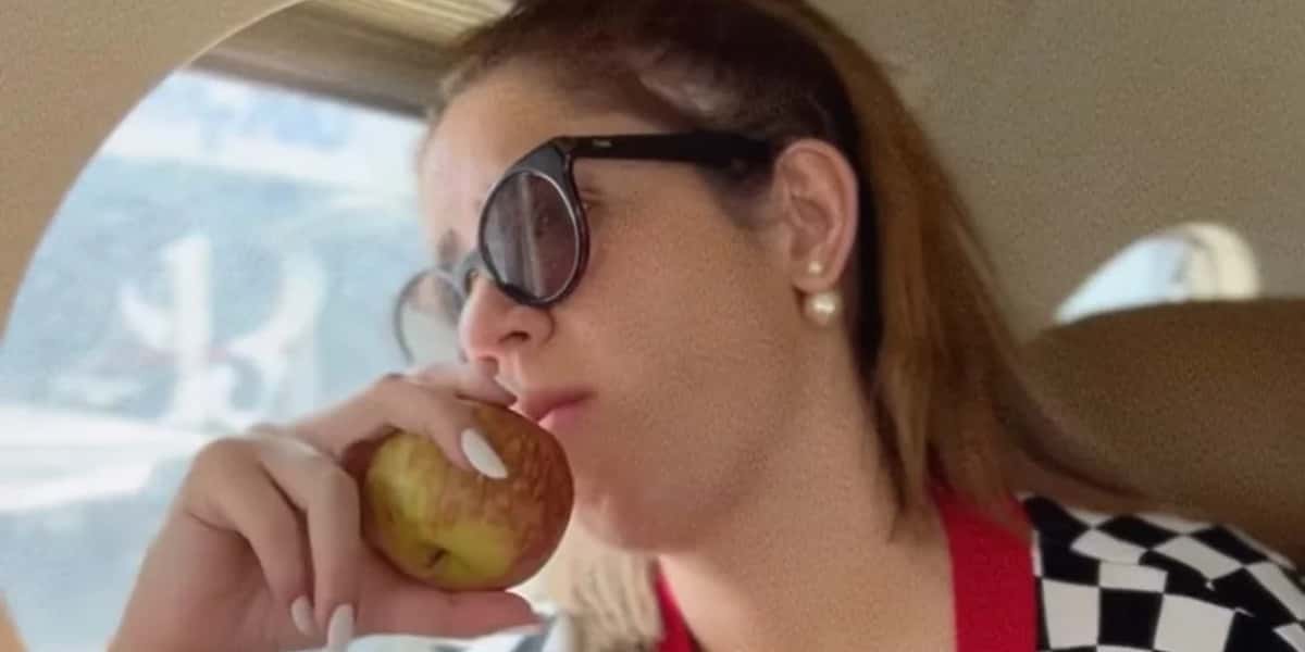 ÚLTIMA MENSAGEM DA CANTORA No Twitter e Instagram, Marília Mendonça postou uma última mensagem. Dentro do avião, ela estava mostrando alguns preparativos para sua viagem rumo ao show em Minas Gerais. Além de expor o que estava fazendo, ela ainda protagonizou uma interação, coisa que ela costumava fazer com frequência e seus fãs sempre faziam questão de responder. Dessa vez, não foi diferente, só foi Marília Mendonça questionar, que eles responderam e muito voltaram após saberem da morte. "Essa é a realidade meu povo! hahahah me conta aqui nos comentários mais delícias desse estado maravilhoso que é Minas Gerais!", brincou ela uma última vez. Agora, tanto no Twitter, como no Instagram, as pessoas foram se despedir. Deixando milhares mensagens de carinho e apoio para a família.