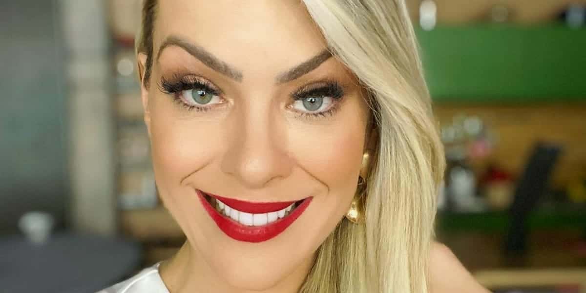 Renata Fan namora com Átila Abreu (Foto: Reprodução)