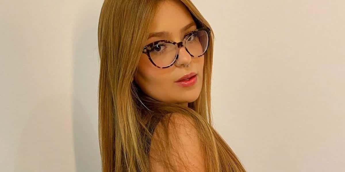 Viih Tube dispensa lingerie e mostra piercing íntimo (Foto: Reprodução)