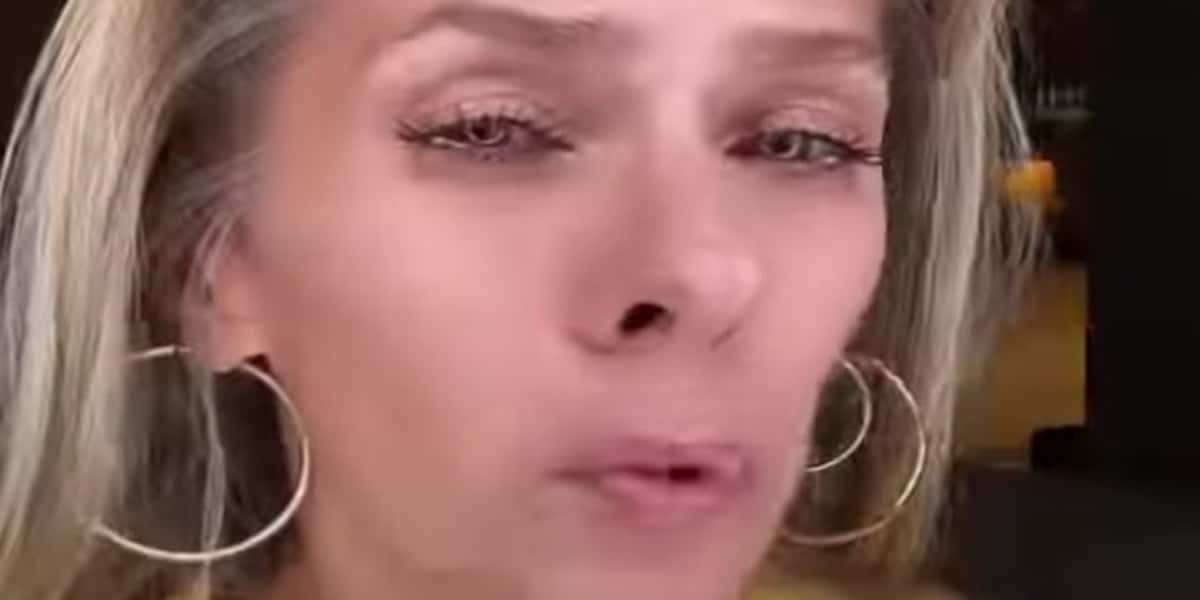 Adriane Galisteu apareceu 'aos prantos' nas redes sociais (Foto: Instagram)