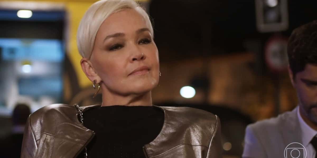 Carmem dá o bote em Paula na novela Quanto Mais Vida Melhor (Foto: Reprodução/Globo)