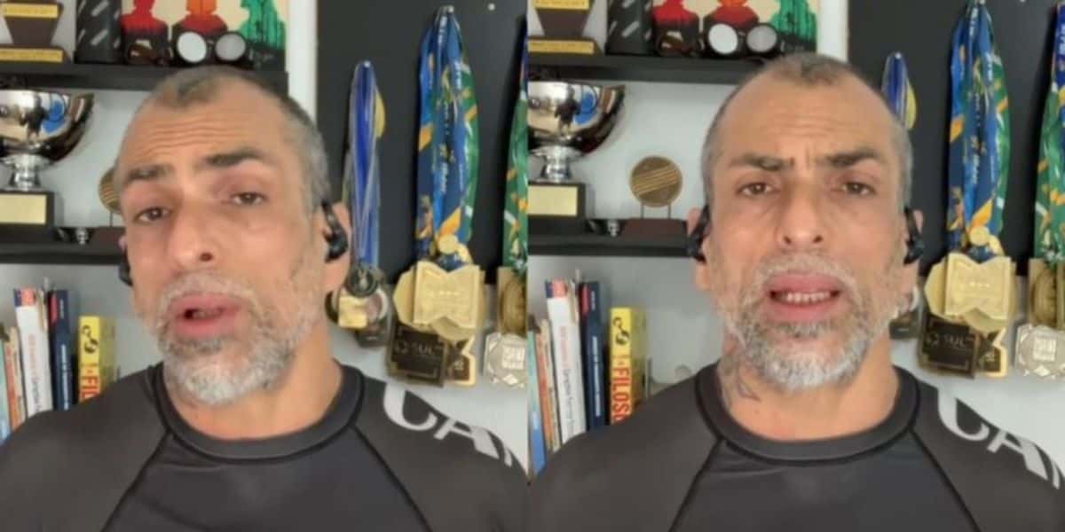 Marcelo Dourado durante seu vídeo, explicando sobre os comentários da época (Foto: Divulgação)