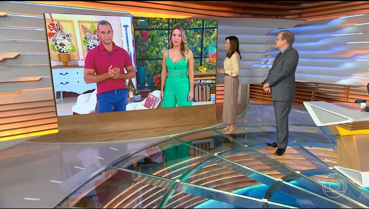 Ana Paula Araújo, Chico Pinheiro, Talitha Morete e Fabricio Battaglini durante a ponte do Mais Você e do BDBR na Globo- Foto: Reprodução