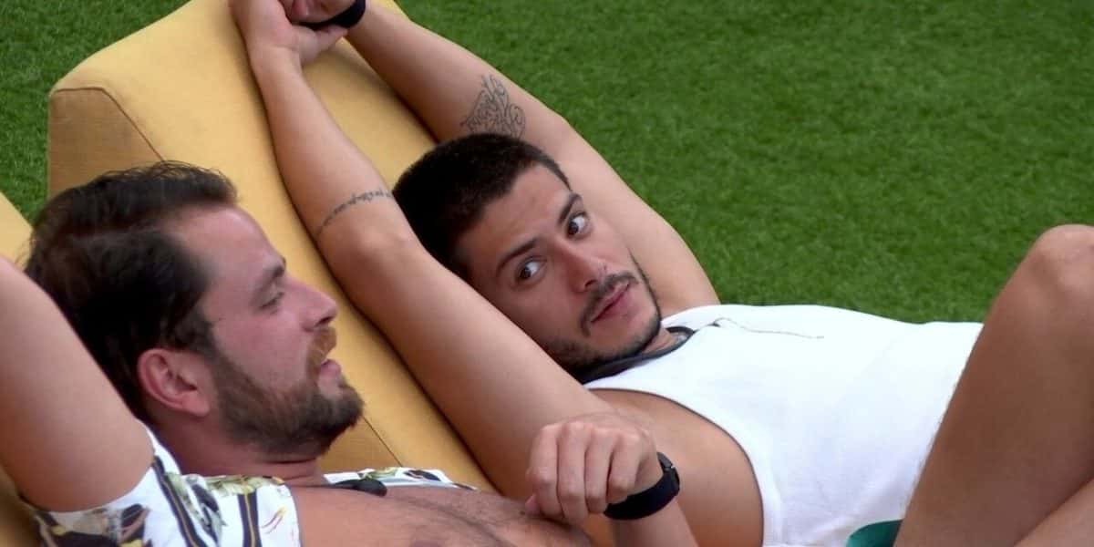 BBB22: Arthur Aguiar e Gustavo conversam sobre jogo (Foto: Reprodução)