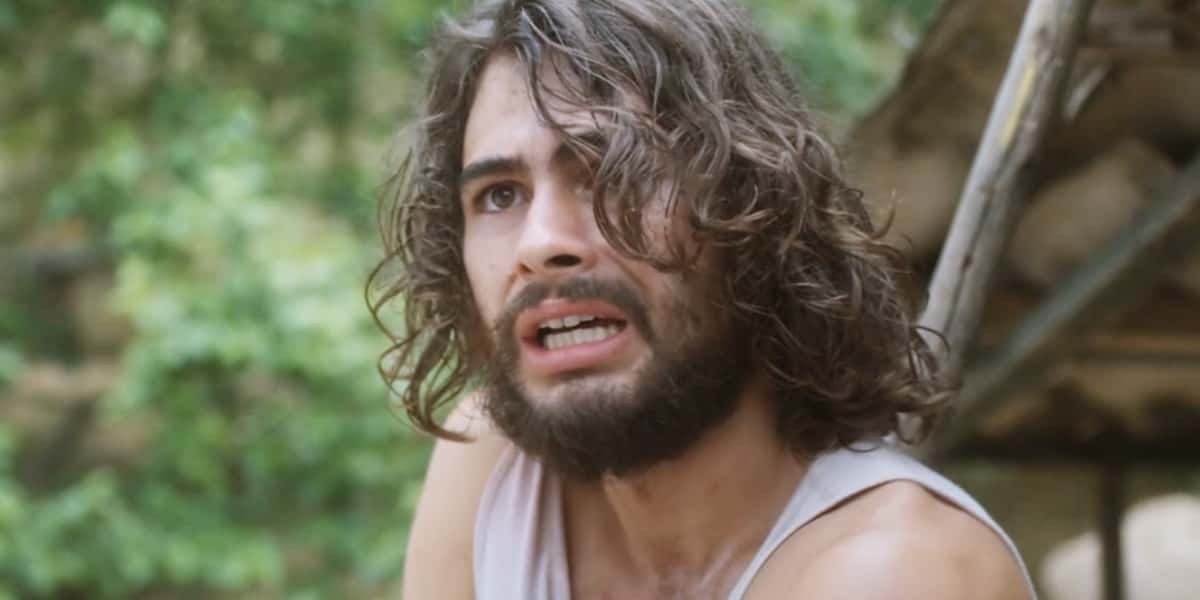 Davi conseguirá fugir da polícia em Além da Ilusão (Foto: Reprodução/Globo)