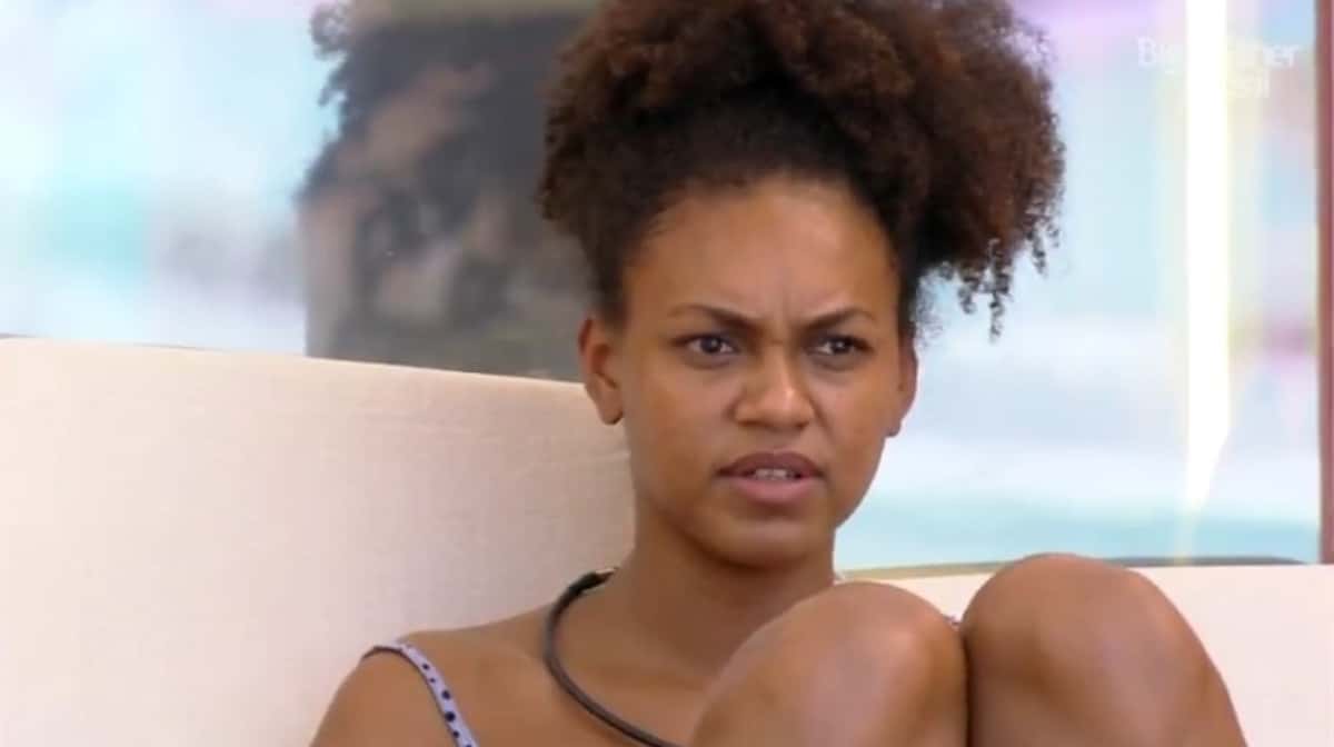 Jessilane chama atenção dos brothers em relação à organização no BBB22 (Foto: Reprodução / Globoplay)