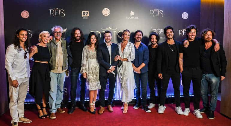 Elenco de Reis reunido no shopping Cidade Jardim (Foto: Divulgação/Edu Garcia/R7)