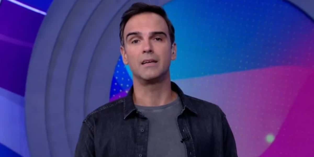 Tadeu Schmidt no comando do BBB22 (Foto: Reprodução)