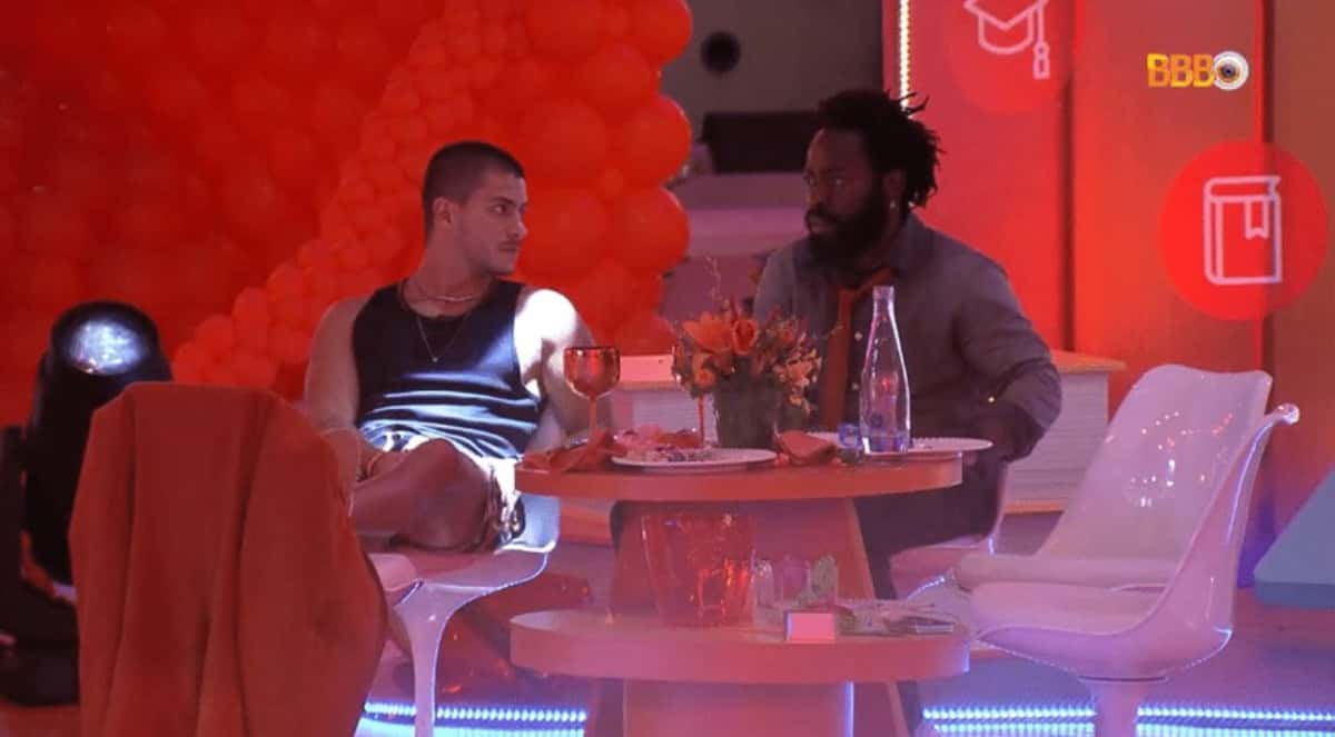 Arthur tem 'acerto de contas' com Douglas durante a festa do BBB22 (Foto: Reprodução / Globoplay)