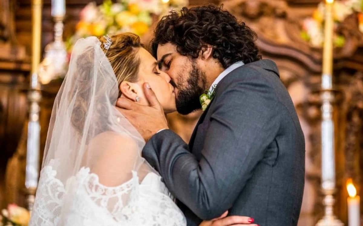 José Leôncio (Renato Góes) e Madeleine (Bruna Linzmeyer) vão brigar antes do sim no altar (Foto: Reprodução / Globo)