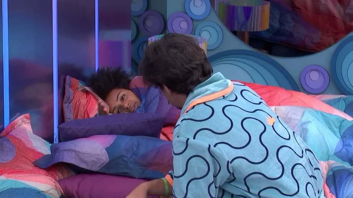 BBB22: Natália faz pedido a Eliezer (Foto: Reprodução)