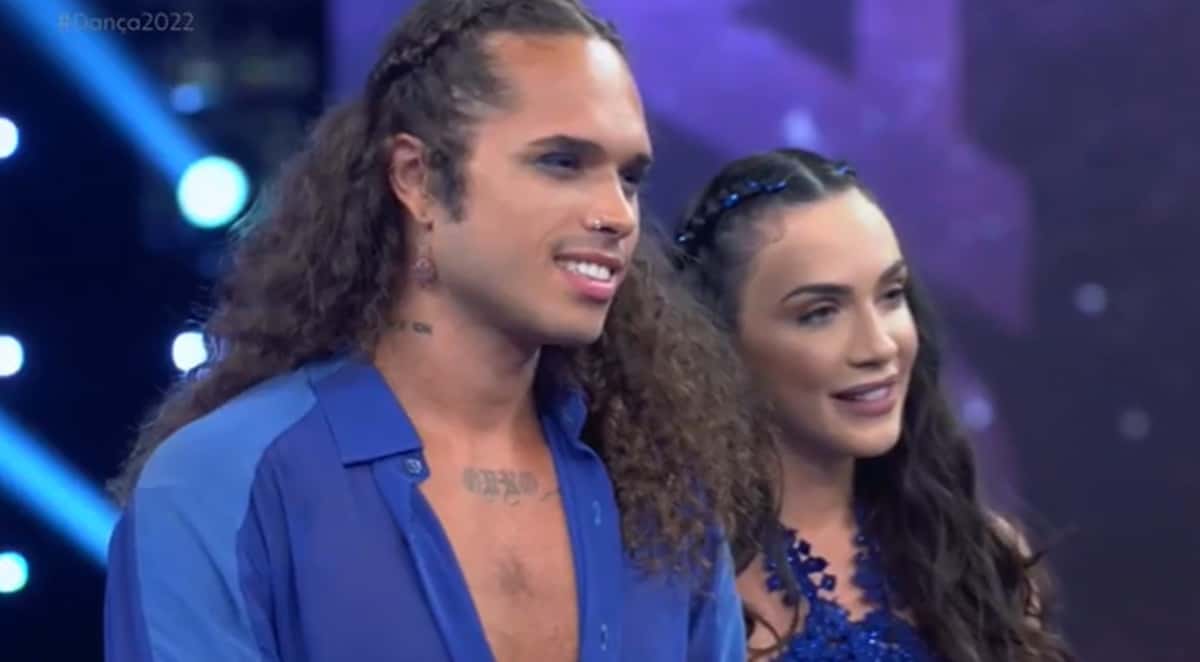 Vitão e Gabe em sua primeira apresentação na "Dança dos Famosos" são marcado por queda (Reprodução/ TV Globo)