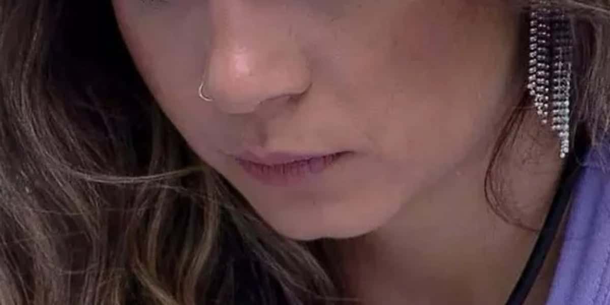 Ex-BBB relembrou sufoco de época em que fez cirurgia em seu seio (Imagem: Reprodução)