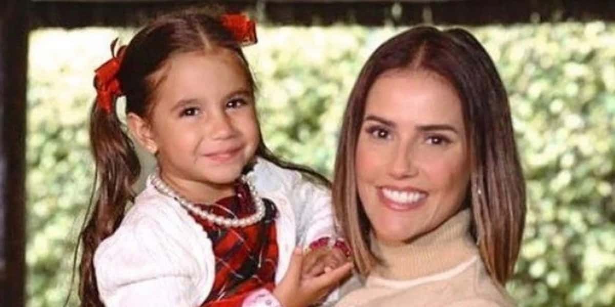 Deborah Secco em foto com a filha Maria Flor (Foto: Reprodução/Redes Sociais)