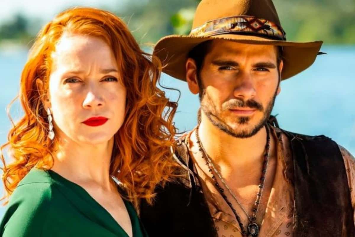 Em Pantanal, Irma (Camila Morgado) quase morrerá durante o parto e Trindade (Gabriel Sater) intervém para evitar o pior (Foto: Reprodução / Globo)