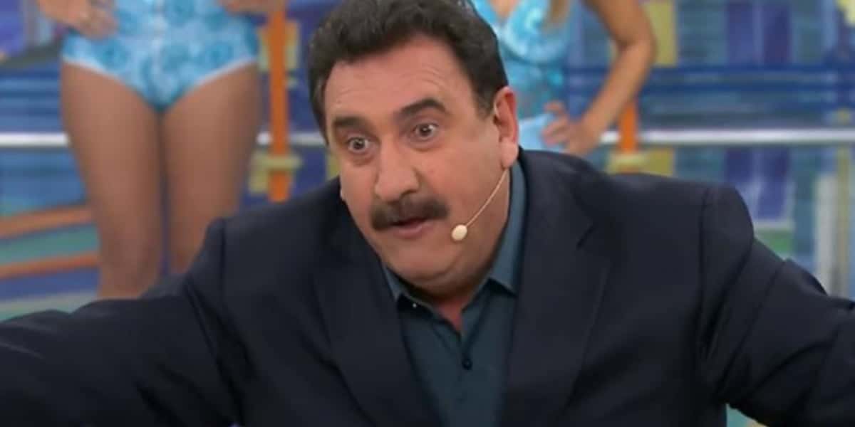 Ratinho vai sofrer um corte no seu programa por conta da transmissão da Libertadores no SBT (Foto: Reprodução)