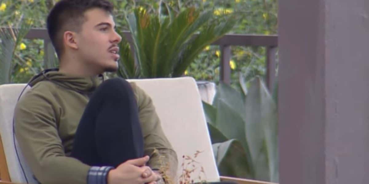 A Fazenda - Thomaz Costa dá testemunho que fez milagre ao jovem jovem de muletas: "Usado por Deus" - Reprodução