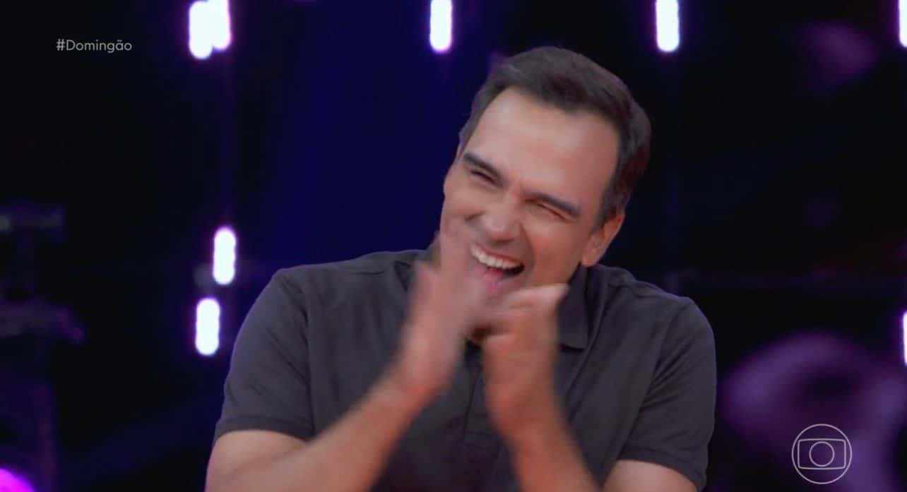 Tadeu Schmidt ganhou declaração no palco do "Domingão" (Foto: Reprodução)