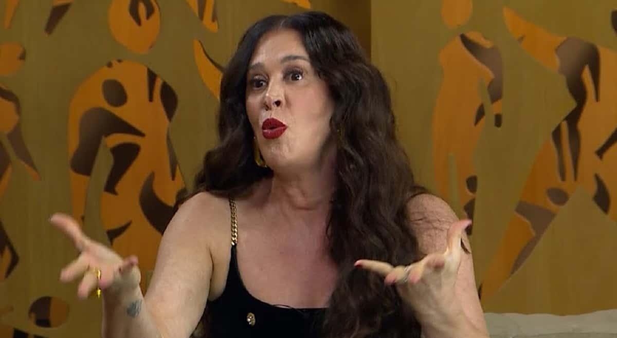 Claudia Raia relembrou episódio o qual se envolveu quando ela resolveu se envolver na política (Foto: Reprodução/ GNT)