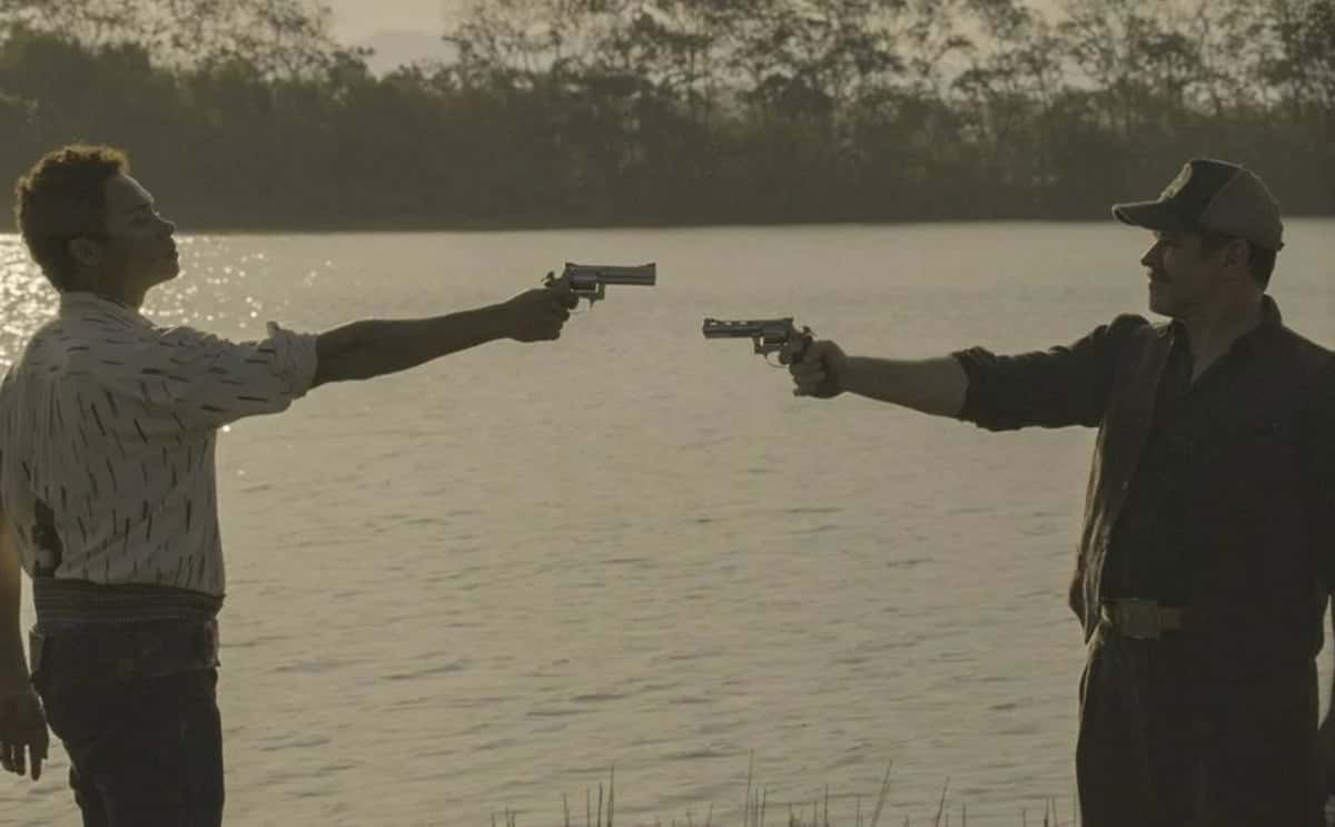 Em Pantanal, Zaquieu (Silvero Pereira) vai enfrentar Tenório (Murilo Benício) e levar um tiro (Foto: Reprodução / Globo)