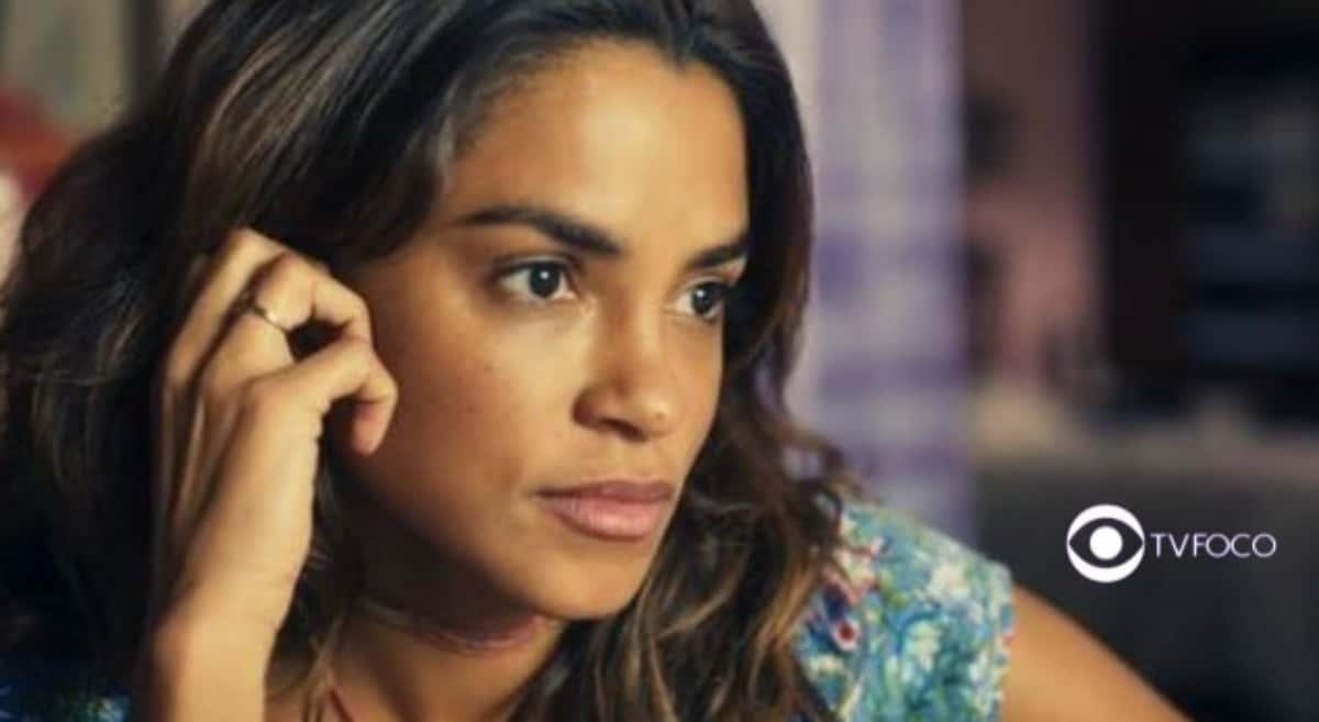 Em Travessia, Brisa (Lucy Alves) será alvo de uma mentira que fará Ari (Chay Suede) abandoná-la (Foto: Reprodução / Globo / Montagem TV Foco)