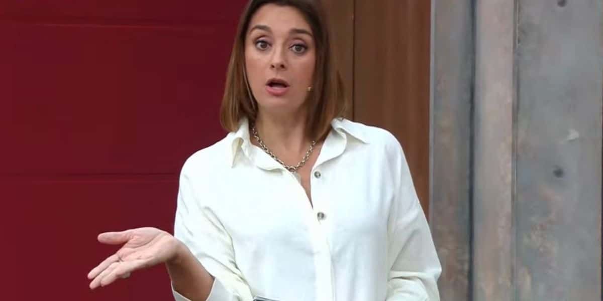 Catia Fonseca ouve "reclamação" de repórter no Melhor da Tarde (Reprodução Youtube)