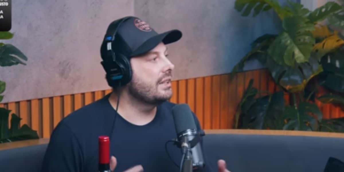 Danilo Gentili entrega proposta que recebeu da Record e assume: "Muito mais do que eu ganho hoje no SBT" (Foto: Reprodução)