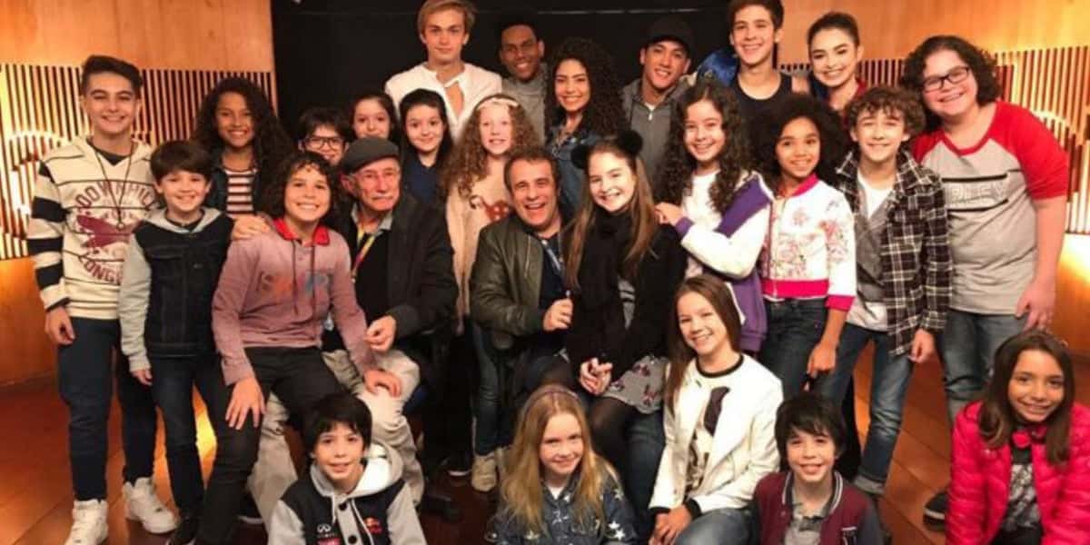 Atriz de As Aventuras de Poliana causou ao aparecer com as axílas com pelos (Foto: Reprodução)