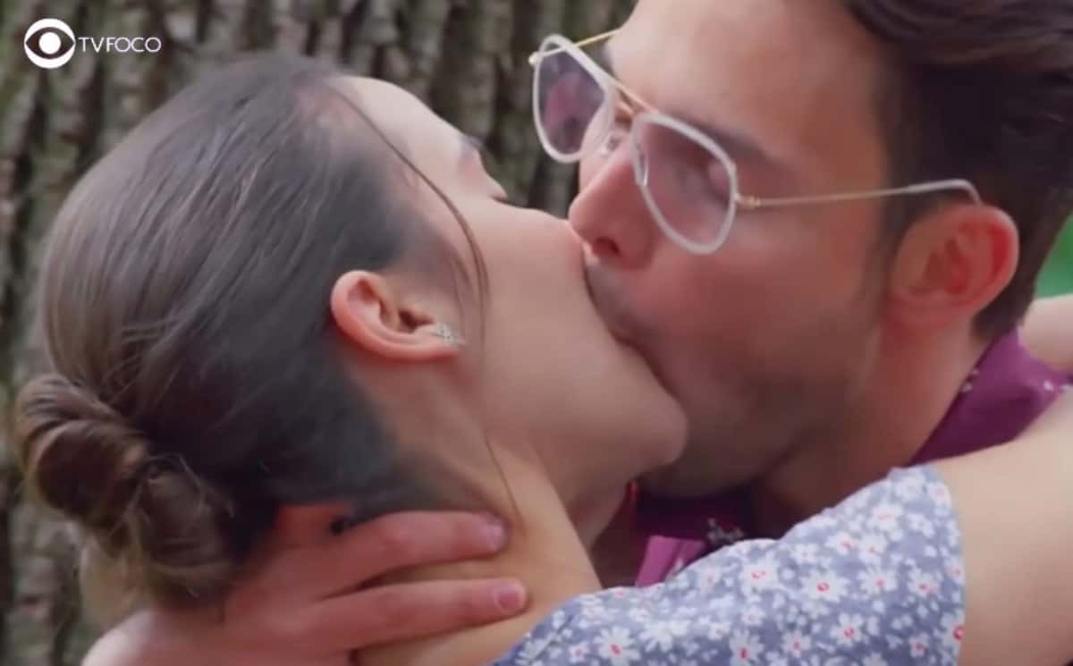 Vencer o Desamor - Incesto? Dafne não resiste e beija Gael após ouvir declaração do 'irmão' (Foto: Reprodução / Las Estrellas / Montagem TV Foco)
