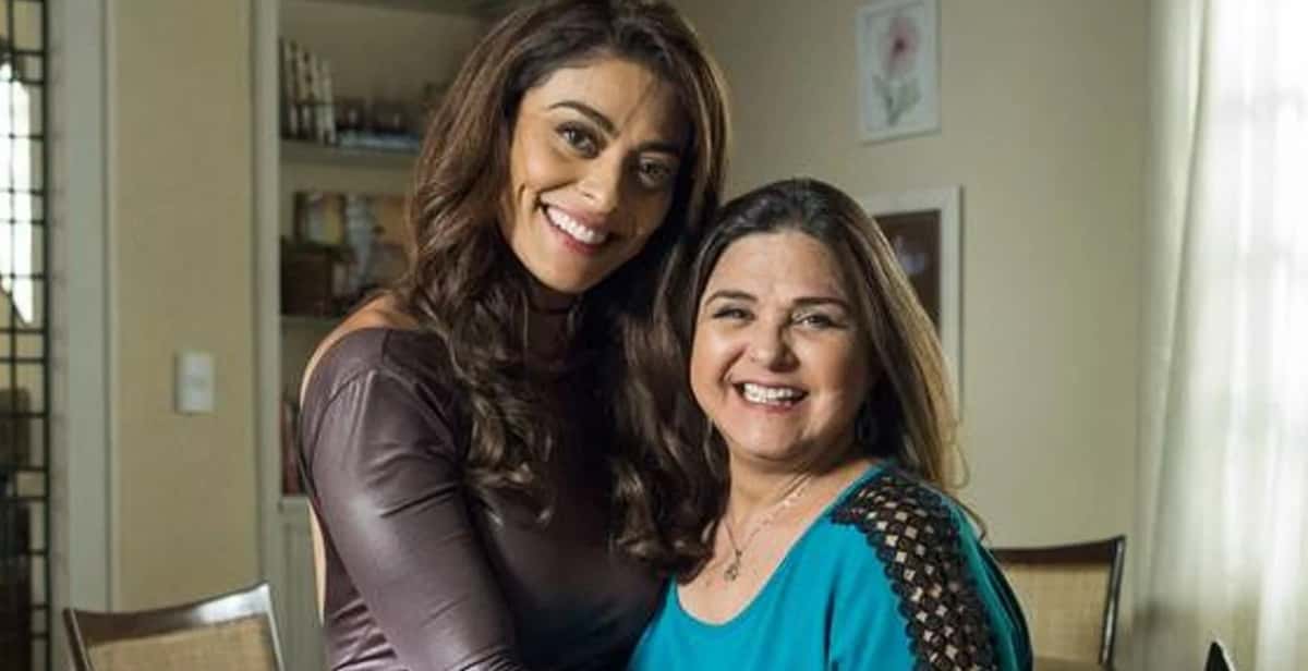 Juliana Paes e Elizângela nos bastidores de A Força do Querer (Divulgação/ Globo)