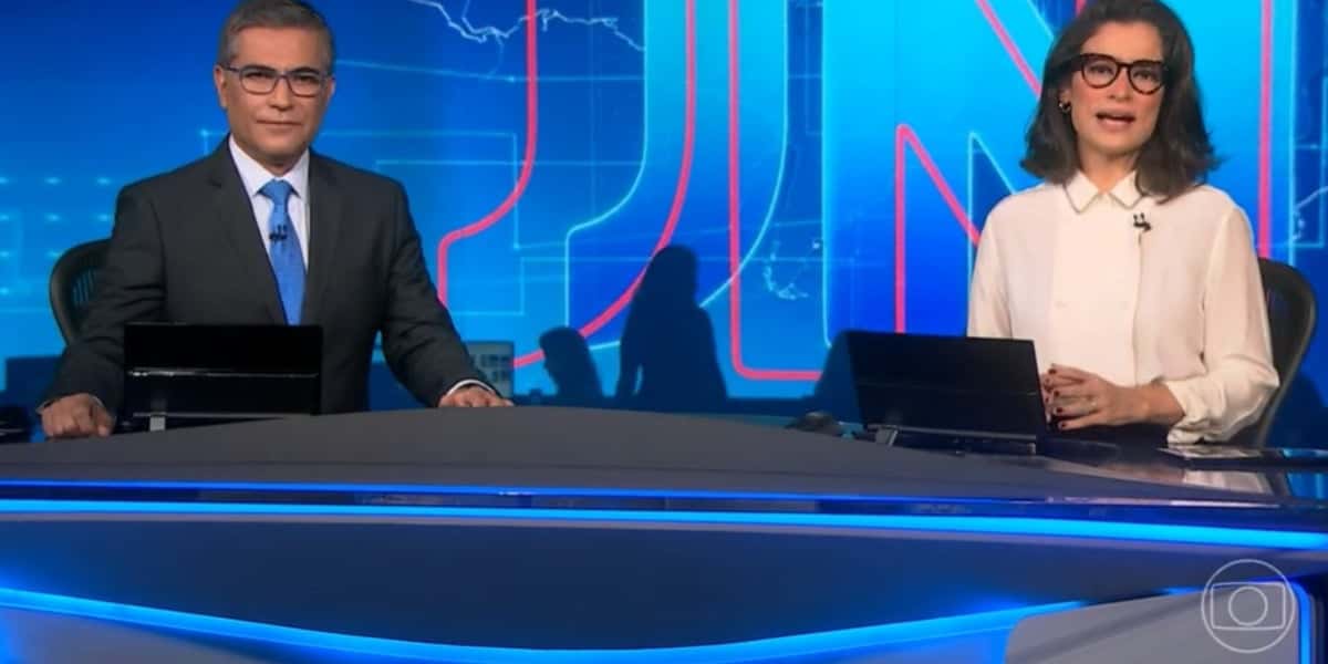 Hélter Duarte e Renata Vasconcellos no Jornal Nacional (Foto: Reprodução)