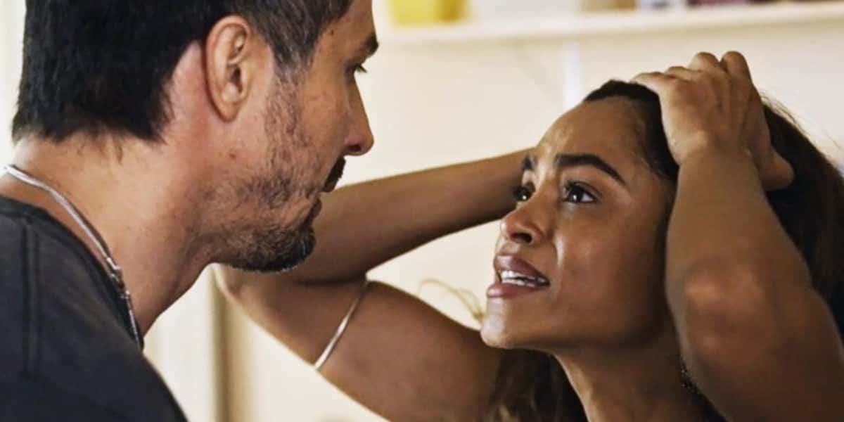 Oto e Brisa vão discutir na novela Travessia (Foto: Reprodução/Globo)