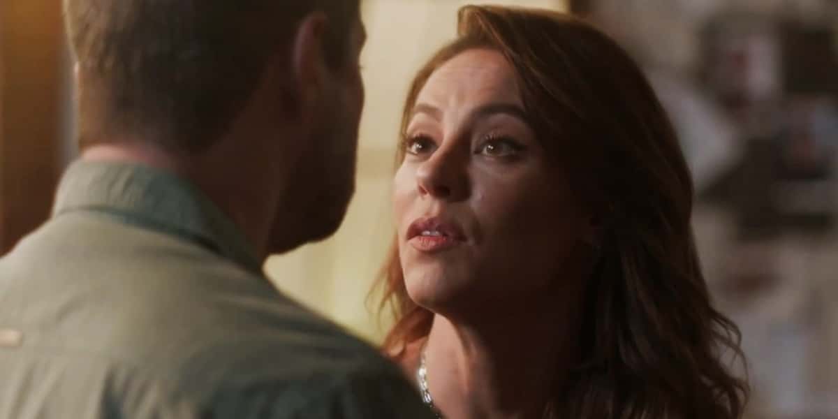 Pat vai fazer descoberta na novela Cara e Coragem (Foto: Reprodução/Globo)