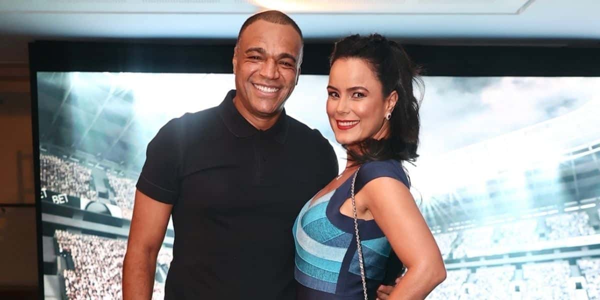 Por meio das redes sociais, Luciele Di Camargo, esposa do apresentador Denílson, divulga relato impactante e assume verdade - Foto Reprodução Internet