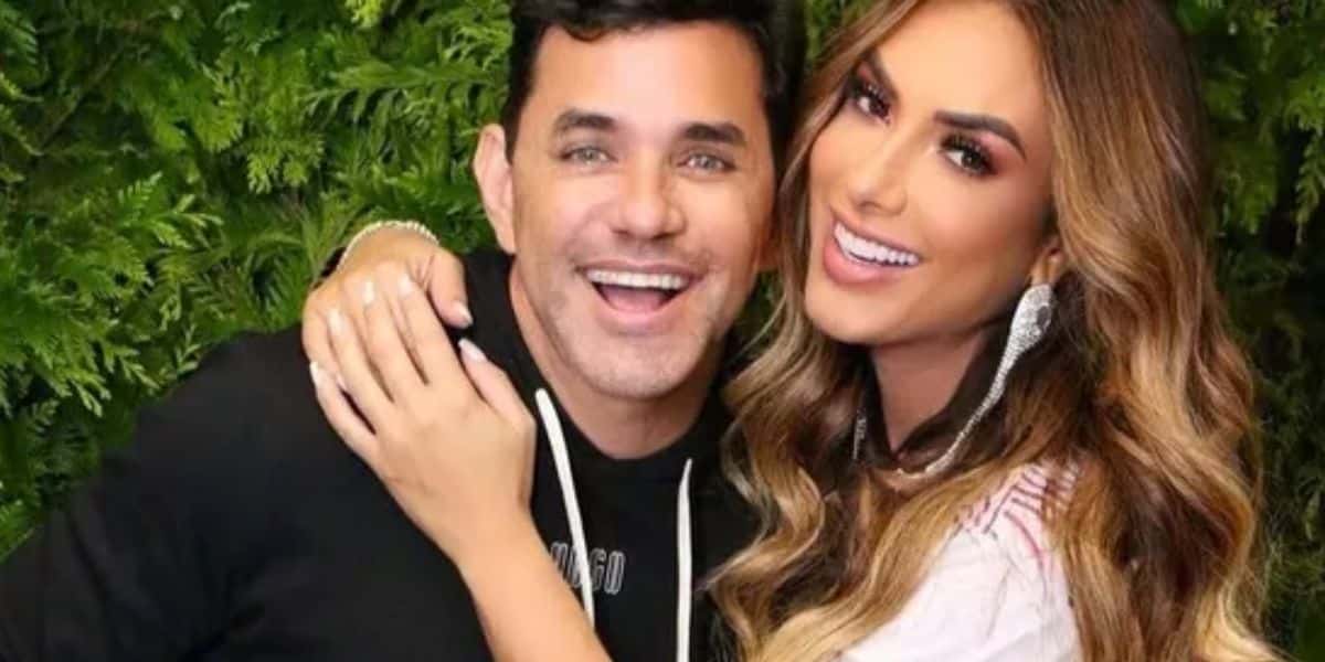 Ao lado de namorado, Nicole Bahls apresenta seus dois novos bebês e assume: "Mudaram minha vida" - Foto Reprodução