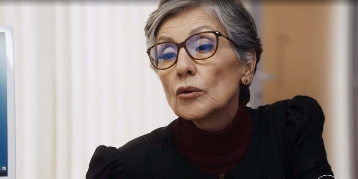 Cidália dá volta em Sara e Dante em Travessia (Foto: Reprodução/Globo)