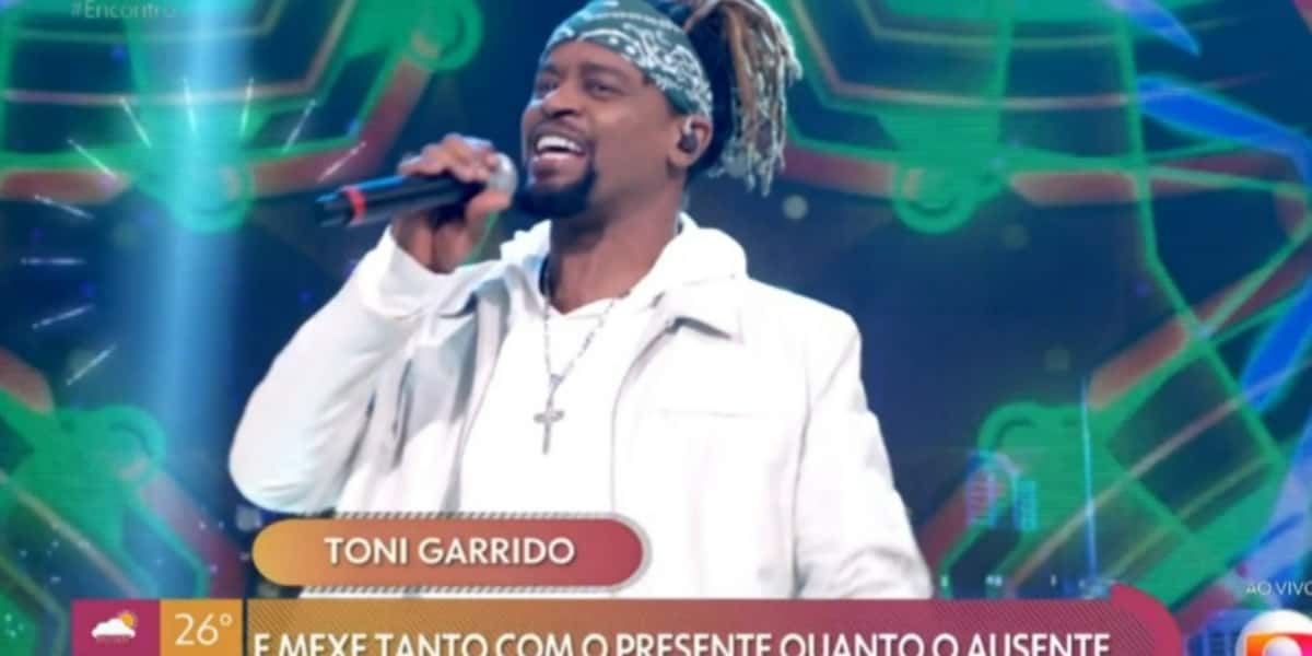 Toni Garrido cantou no "Encontro" (Foto: Reprodução/TV Globo)