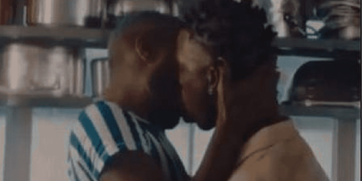 Ator global confirma namoro com homem e surge aos beijos (Foto: Divulgação)