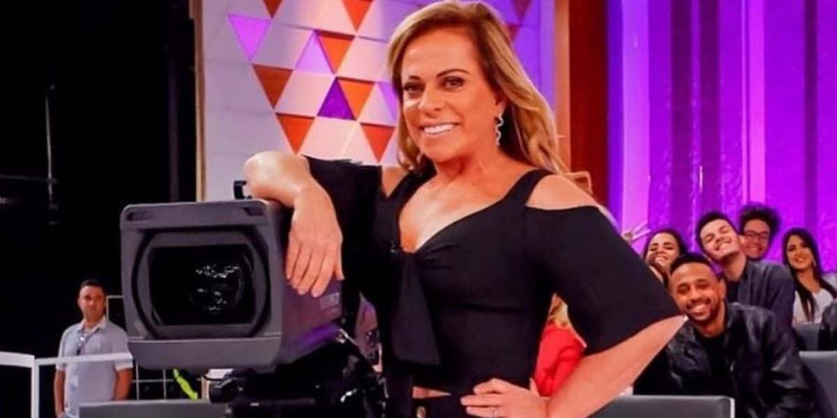Christina Rocha em bastidores do Casos de Família. (Foto: Reprodução / SBT)