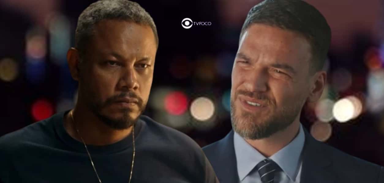 Vai na Fé - Antes de morrer, Carlão incorpora o 'cramulhão' e bota Theo para correr: "Desgraçado" (Foto: Reprodução / Globo / Montagem TV Foco)
