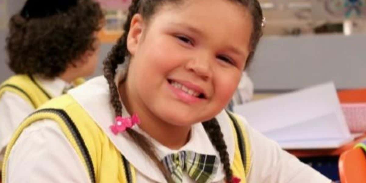 Com menos 35kg e com cabelo vermelho: assim está a filha de Simony, a Laurinha de Carrossel (Foto: Reprodução / Carrossel do SBT)